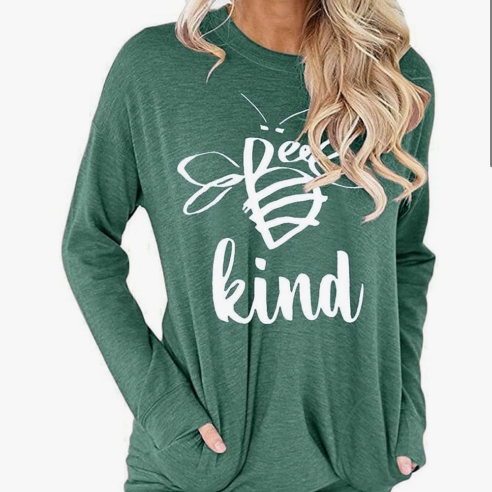 5/$15 Women's Large Bee Kind Graphic Forest Green Long Sleeve Tee